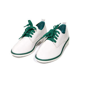 Жіночі туфлі з еко-шкіри білого кольору Жіночі туфлі з еко-шкіри білого кольору