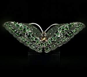 Срібне брошка 925 проби 22,15 г з зеленими Альпінітами та цирконами 13,2 карат Срібне брошка 925 проби 22,15 г з зеленими Альпінітами та цирконами 13,2 карат