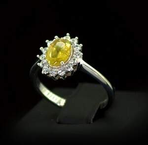 Срібна каблучка 925 проби 3,03 г з норвезьким Сфеном класу АААА та топазами зі США 1,89 карат