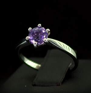 Срібна каблучка 925 проби 1,85 г з бразильським Аметистом 0,95 карат Срібна каблучка 925 проби 1,85 г з бразильським Аметистом 0,95 карат