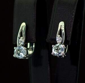 Срібні сережки 925 проби 3,24 г з бразильськими Аквамаринами та фіанітами 1,05 карат Срібні сережки 925 проби 3,24 г з бразильськими Аквамаринами та фіанітами 1,05 карат