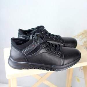 Чоловічі черевики;