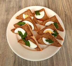 Тости з печінковим паштетом