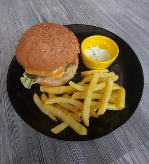 Гамбургер+картошка фрі+соус