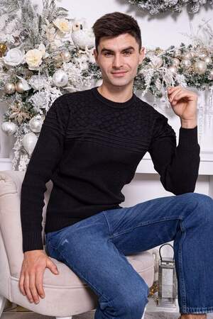 ОДНОТОННИЙ ЧОЛОВІЧИЙ СВЕТР ЧОРНОГО КОЛЬОРУ