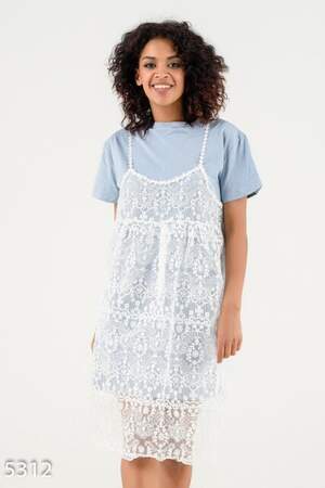 Голубое платье-футболка с верхним кружевным сарафаном Голубое платье-футболка с верхним кружевным сарафаном