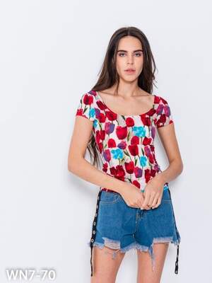 Яркая принтовананя футболка с американской проймой Яркая принтовананя футболка с американской проймой