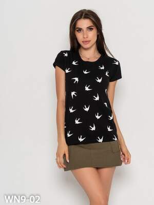 Черная футболка с белым птичьим принтом