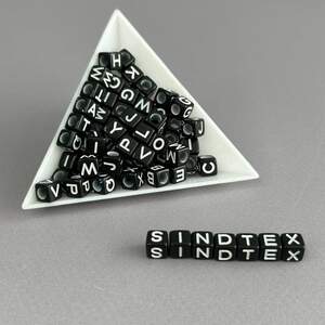 (20 г) Бусины пластиковые, Алфавит 7 мм - Белый на черном