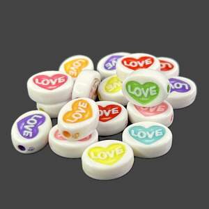 (20 г) Пластиковые бусины плоские Love 10х13 мм - микс