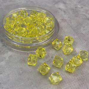 (20 грамм) Ø8 мм Бусины граненые пластик #378/152 - желтый прозрачный