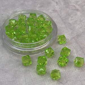 (20 грамм) Ø9 мм Бусины граненые пластик #378 - салатовый прозрачный