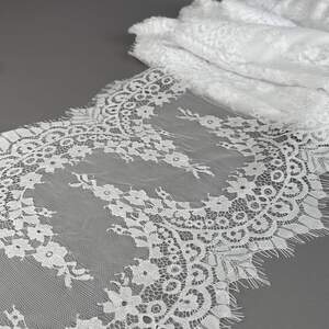 (3 м) Французское кружево с ресничками, Шантильи 29см (А557) - белый