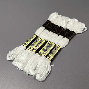 (6 шт по 8м) Набор мулине Airo (нитки для вышивания) - белый