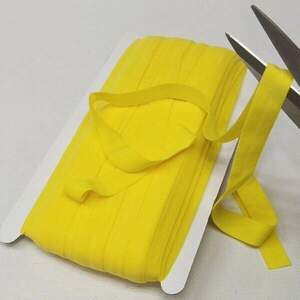 010 Трикотажная окантовочная бейка (эластичная, стрейч) 1,5см х 1м желтая