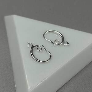 1 пара - Швензы для сережек гиппоаллергенный сплав Завиток 15 мм - светлое серебро