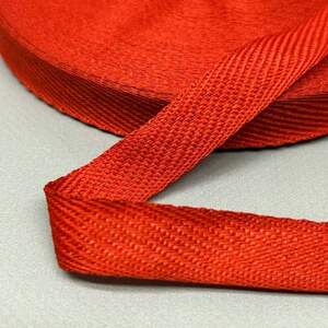 1,5 см Киперная лента (синтетическая) - красная 1,5 см Киперная лента (синтетическая) - красная