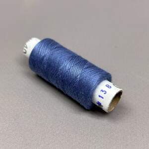 138 Нитки в катушках, швейные 100 полиэстер 40/2 (боб 200м)