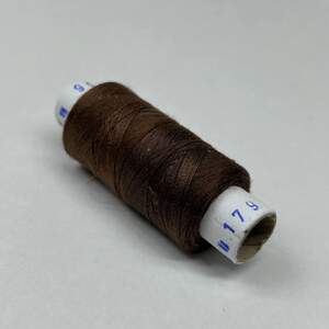 179/256 Нитки в катушках 40/2 , половинки (катушка 2х75м)