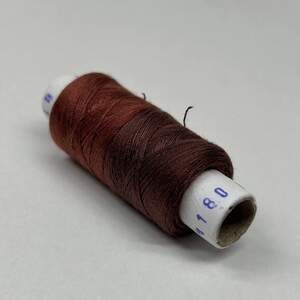 180/181 Нитки в катушках 40/2 , половинки (катушка 2х75м)