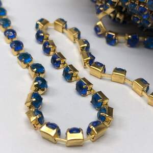 1м - Стразовая цепь SS 16 (4 мм) Акриловый синий кристалл в золоте