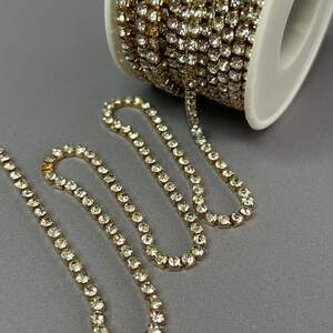 1м - Стразовая цепь SS12 (3 мм) кристалл в золотой оправе