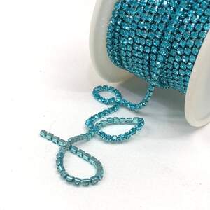 1м - Стразовая цепь SS6 (2мм), Аквамарин