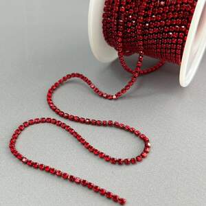 1м - Стразовая цепь SS6 (2мм), Красный в красной оправе