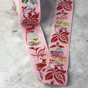 2,5 см Тесьма с украинским орнаментом - розовая