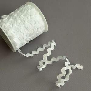 25 м -Тесьма Вьюнок 6 мм - белый