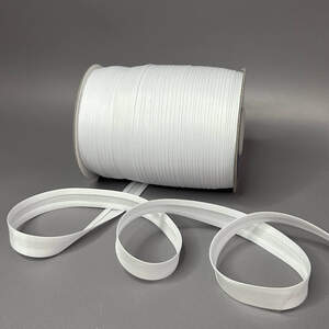 3001 Атласнаякосая бейка - белая