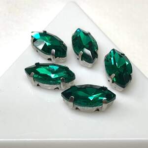 5 шт - Стразы в цапах 6х12 мм (стекло) Лодочка, изумрудный
