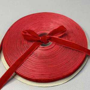 Бархатная лента декоративная 1см, моток 14 м - красный