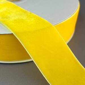 Бархатная лента декоративная 4 см 22 м - желтый
