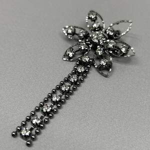 Брошь-булавка Цветок с подвесками 4х7,5 см - графит #37205