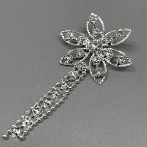 Брошь-булавка Цветок с подвесками 4х7,5 см - светлое серебро #37205 Брошь-булавка Цветок с подвесками 4х7,5 см - светлое серебро #37205