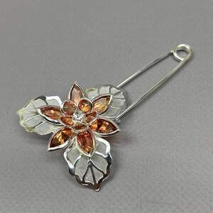Брошь-булавка Янтарный цветок 7,5 см - светлое серебро #23103 Брошь-булавка Янтарный цветок 7,5 см - светлое серебро #23103