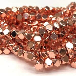 Бусины Гематит шестигранник 4х4 мм, (95 шт) - цвет Розовое золото Бусины Гематит шестигранник 4х4 мм, (95 шт) - цвет Розовое золото