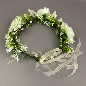 Весенний веночек с цветами азалии - бело-голубой