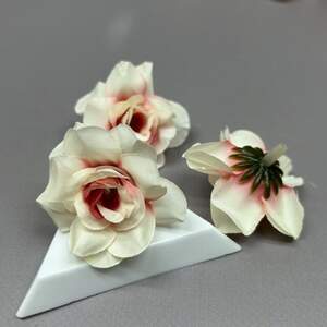 Гардения искусственная (головка) 3 см - кремовый с розовым