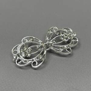 Декоративная застежка-крючок для одежды 3х6 см - светлое серебро #106301