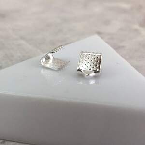 Зажим для лент и шнура 6 мм, уп 10 шт - светлое серебро Зажим для лент и шнура 6 мм, уп 10 шт - светлое серебро