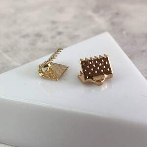 Зажим для лент и шнура 8 мм, уп 10 шт - светлое золото Зажим для лент и шнура 8 мм, уп 10 шт - светлое золото