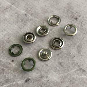 Кнопка трикотажная Baby 9,5мм Хаки 50шт. (327) Кнопка трикотажная Baby 9,5мм Хаки 50шт. (327)