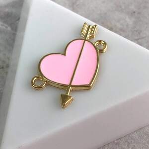 Коннектор металлический Сердце с эмалью 16х25 мм, - розовый в золоте Коннектор металлический Сердце с эмалью 16х25 мм, - розовый в золоте