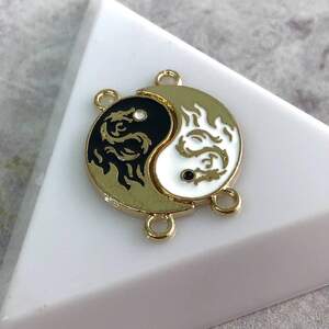 Коннектор парный Инь-Янь 21х26 мм металлический, золото белый с черным Коннектор парный Инь-Янь 21х26 мм металлический, золото белый с черным