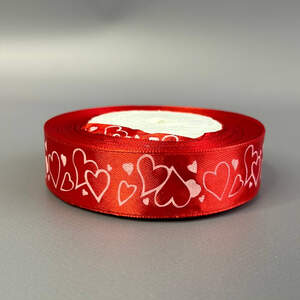 Лента атласная красная Сердечки 2,5см (23м) Sindtex (АЛР2-009)