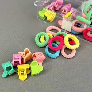 Набор Мини резинок и крабиков для волос в органайзере Набор Мини резинок и крабиков для волос в органайзере