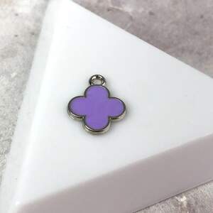 Подвеска металлическая Клевер с эмалью 12х15 мм, - сиреневый в серебре Подвеска металлическая Клевер с эмалью 12х15 мм, - сиреневый в серебре