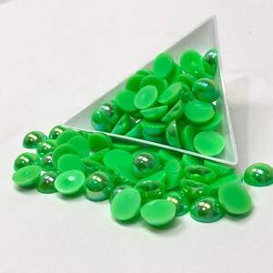 Полубусины перламутровые 10 мм, 10 гр/уп цвет - салатовый с АВ покрытием А21 Полубусины перламутровые 10 мм, 10 гр/уп цвет - салатовый с АВ покрытием А21